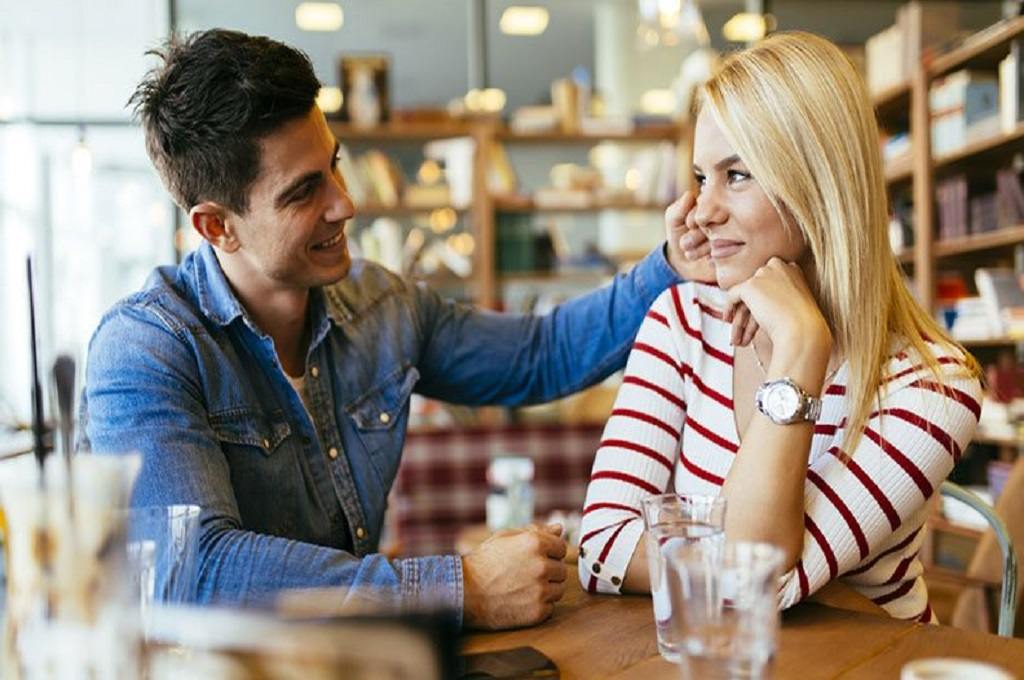 Texting and Relationships: Are You Keeping Him Interested